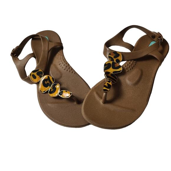 OkaB Sandals 6 Ankle Strap Flat Brown Leopard Button Animal  Summer Beachy Vacay - Picture 1 of 14